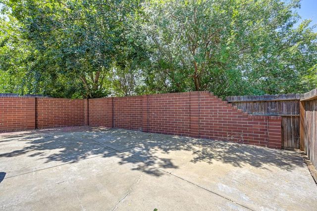 6810 Hampton Cove Way, Sacramento, CA 95823