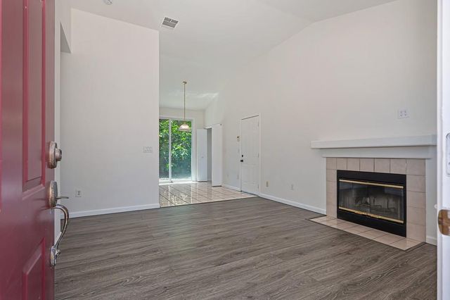 6810 Hampton Cove Way, Sacramento, CA 95823