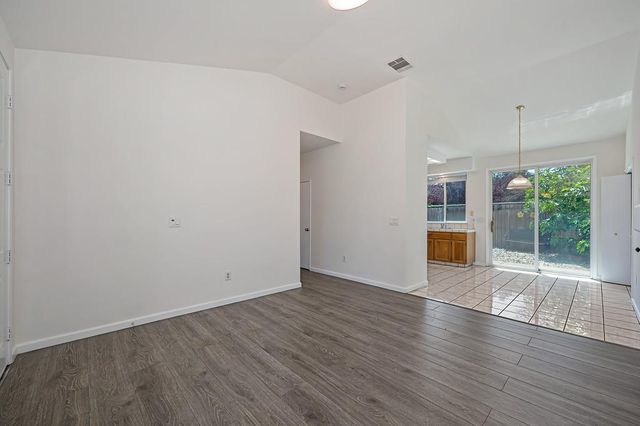 6810 Hampton Cove Way, Sacramento, CA 95823