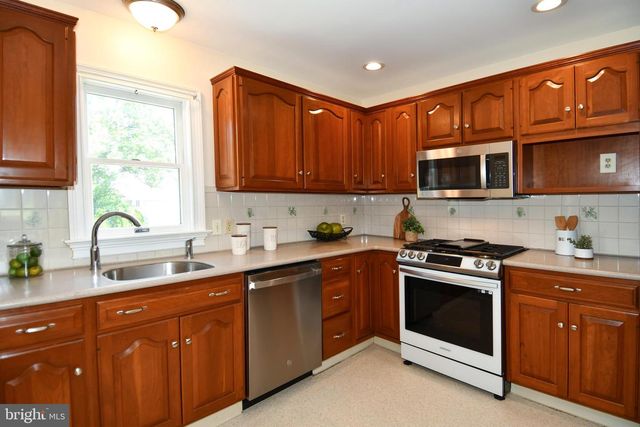 7011 OLD SANDY SPRING RD, Laurel, MD 20707