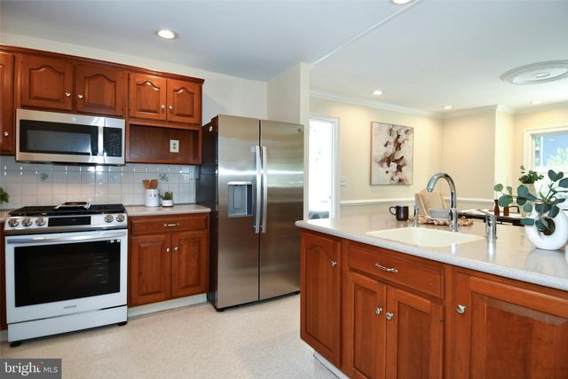 7011 OLD SANDY SPRING RD, Laurel, MD 20707
