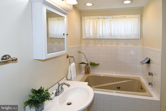 7011 OLD SANDY SPRING RD, Laurel, MD 20707