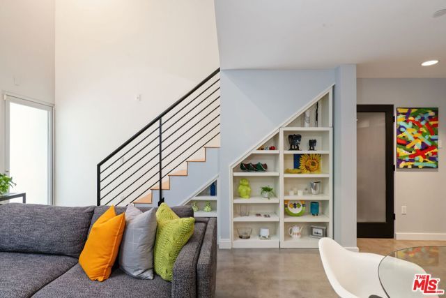 1120 N El Centro Avenue 5, Los Angeles, CA 90038