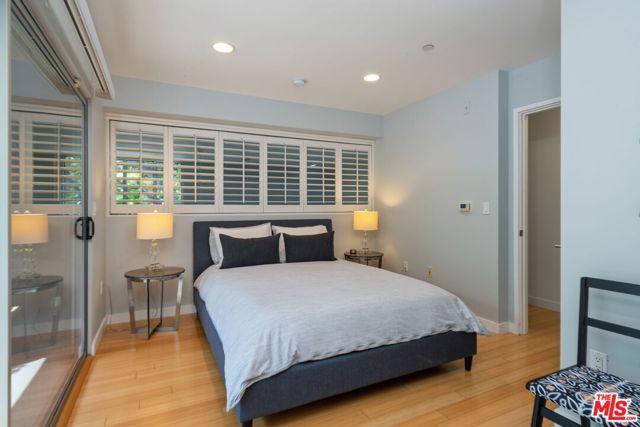 1120 N El Centro Avenue 5, Los Angeles, CA 90038