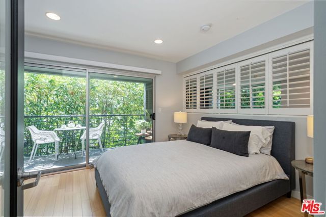 1120 N El Centro Avenue 5, Los Angeles, CA 90038