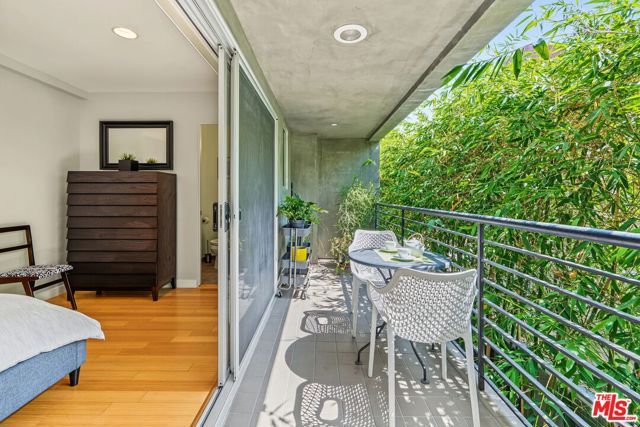 1120 N El Centro Avenue 5, Los Angeles, CA 90038