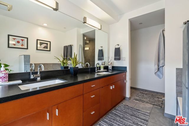 1120 N El Centro Avenue 5, Los Angeles, CA 90038