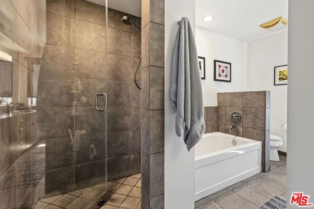 1120 N El Centro Avenue 5, Los Angeles, CA 90038