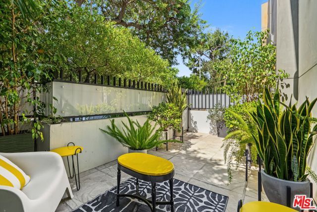 1120 N El Centro Avenue 5, Los Angeles, CA 90038