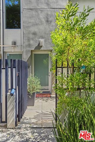 1120 N El Centro Avenue 5, Los Angeles, CA 90038