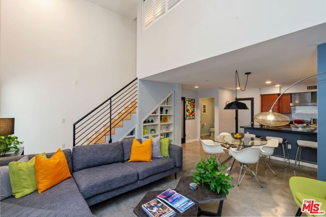1120 N El Centro Avenue 5, Los Angeles, CA 90038