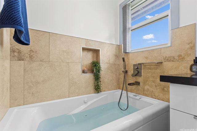 92-1176 Pueonani Street, Kapolei, HI 96707