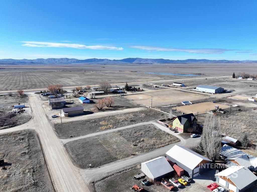 306 W Garnet Ave, Fairfield, ID 83327 photo 10