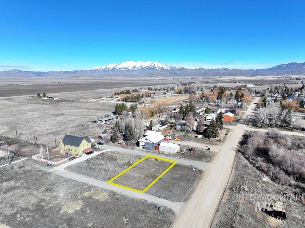 306 W Garnet Ave, Fairfield, ID 83327 photo 3