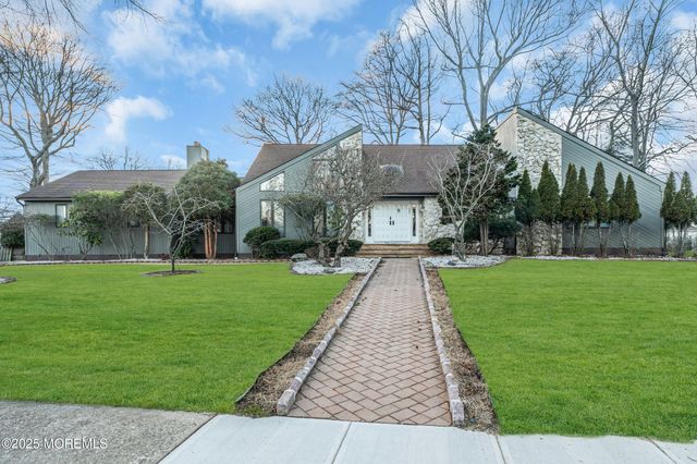 8 Ross Court, Oakhurst, NJ 07755