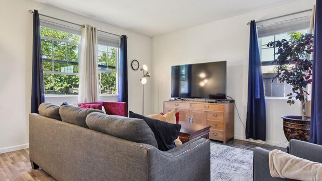 11038 International Dr, Rancho Cordova, CA 95670