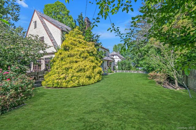 68 Beverly Road, Great Neck, NY 11021