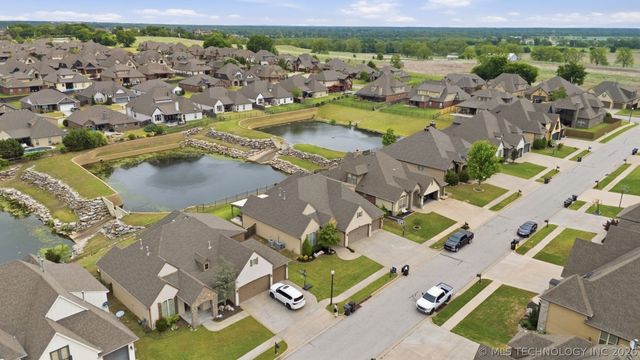 5929 E 145th Street S, Bixby, OK 74008