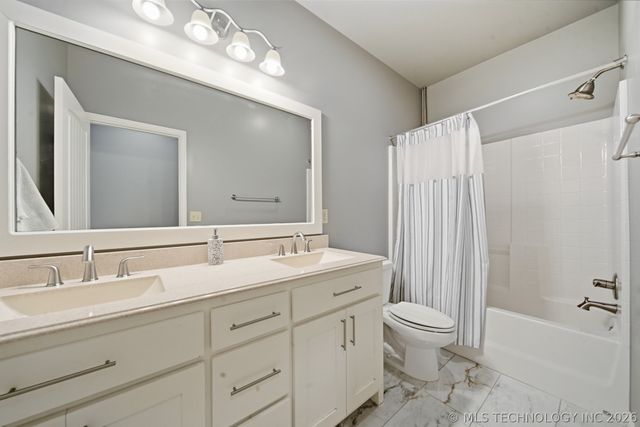 5929 E 145th Street S, Bixby, OK 74008