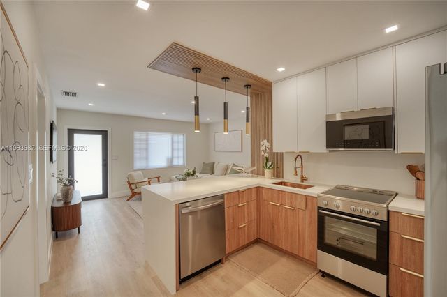 654 NW 45th St, Oakland Park, FL 33309