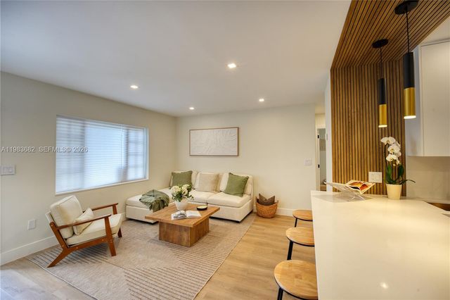 654 NW 45th St, Oakland Park, FL 33309