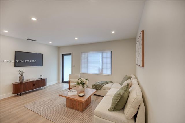 654 NW 45th St, Oakland Park, FL 33309