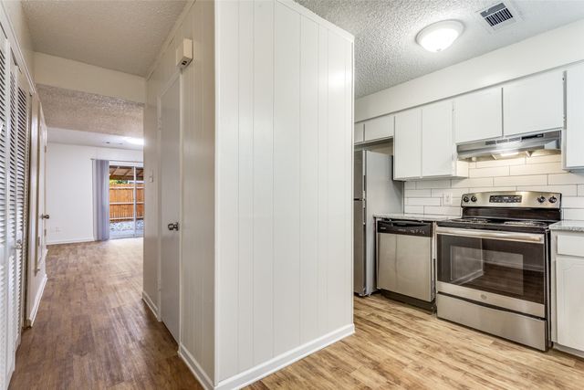 826 Wildwood Lane, Grapevine, TX 76051