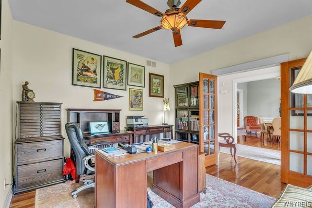 27 Brookshire Ct, Amherst, NY 14051