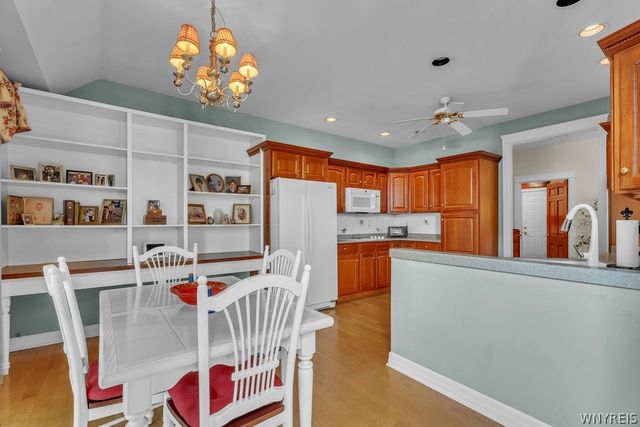 27 Brookshire Ct, Amherst, NY 14051
