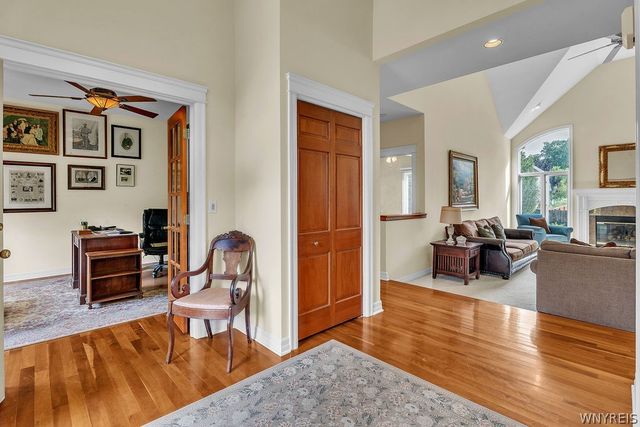 27 Brookshire Ct, Amherst, NY 14051