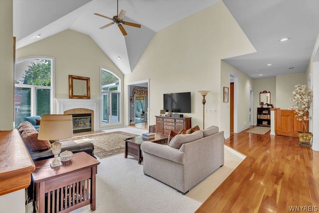 27 Brookshire Ct, Amherst, NY 14051