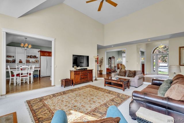 27 Brookshire Ct, Amherst, NY 14051