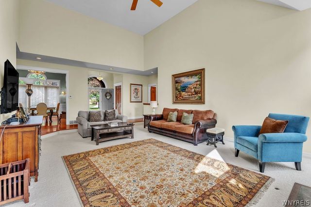 27 Brookshire Ct, Amherst, NY 14051