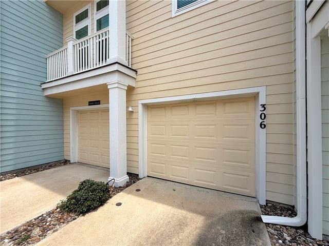 14890 Granada Dr 306, Corpus Christi, TX 78418