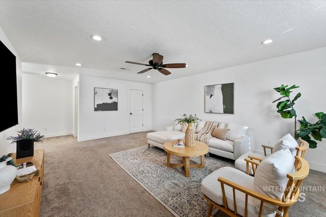 1367 N Willowick Ave, Eagle, ID 83616