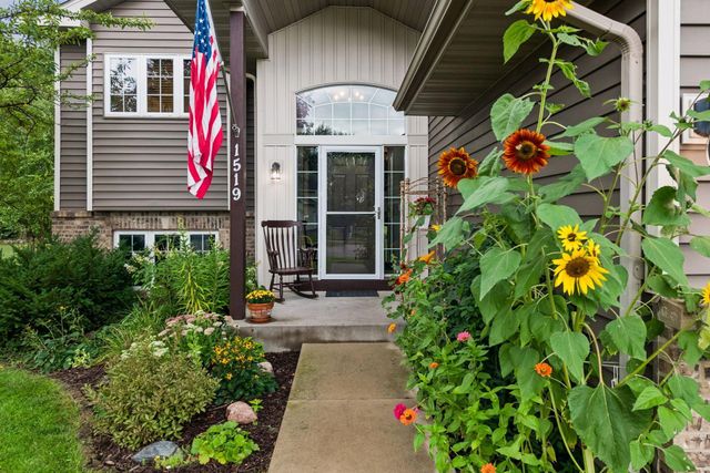 1519 Hidden Trail, Mayer, MN 55360