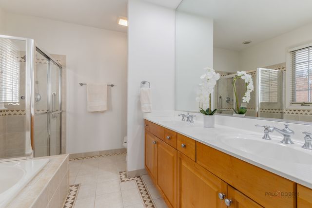 1819 Dunhill Circle, Glenview, IL 60025