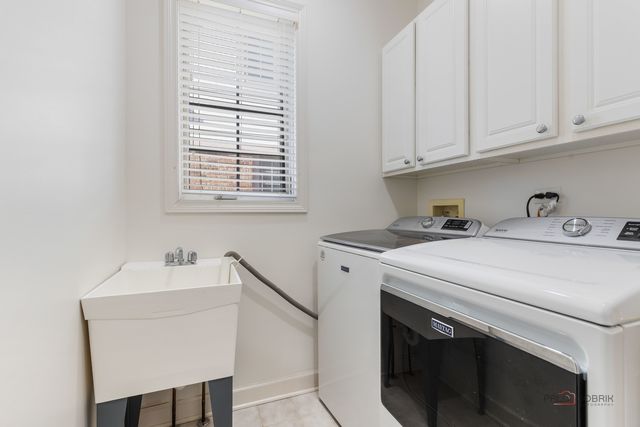 1819 Dunhill Circle, Glenview, IL 60025