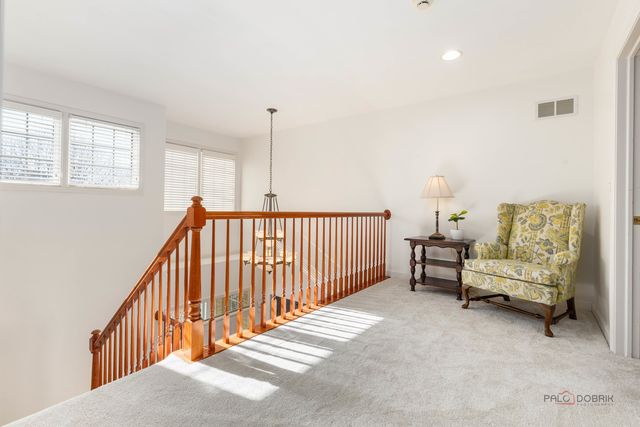 1819 Dunhill Circle, Glenview, IL 60025