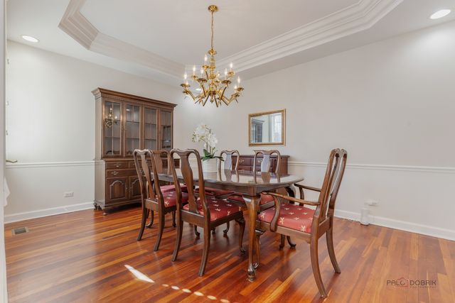 1819 Dunhill Circle, Glenview, IL 60025