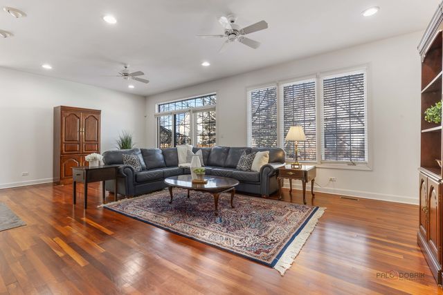 1819 Dunhill Circle, Glenview, IL 60025