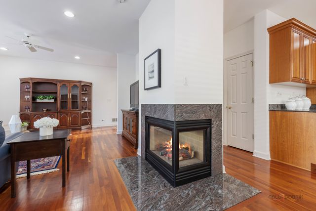 1819 Dunhill Circle, Glenview, IL 60025