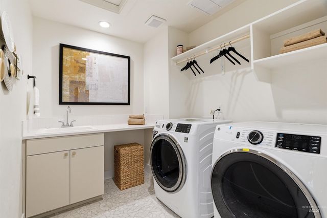 7596 E Dixon St, Nampa, ID 83687