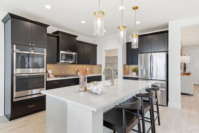 7596 E Dixon St, Nampa, ID 83687