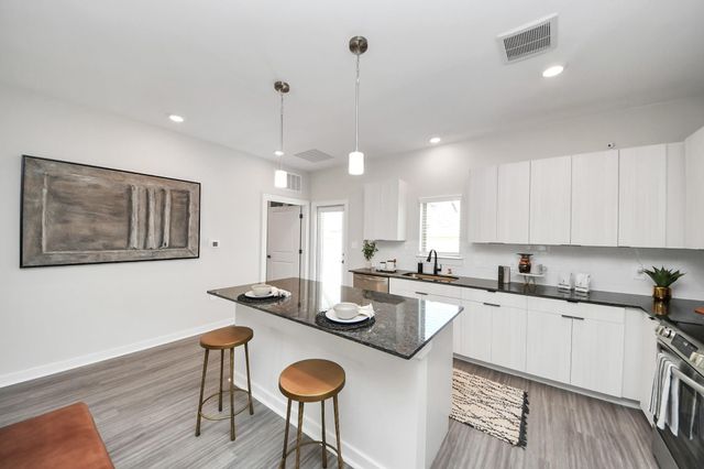 7711 Longmire Road 2, Conroe, TX 77304