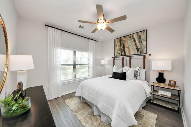 7711 Longmire Road 2, Conroe, TX 77304