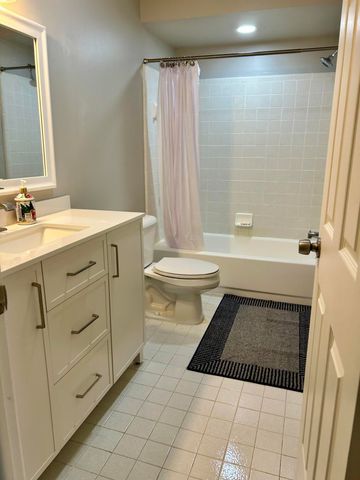 4200 Colorado Lane 114, West Bloomfield, MI 48322
