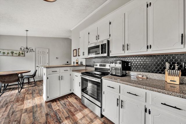 1188 AIRPORT RD, Moneta, VA 24121