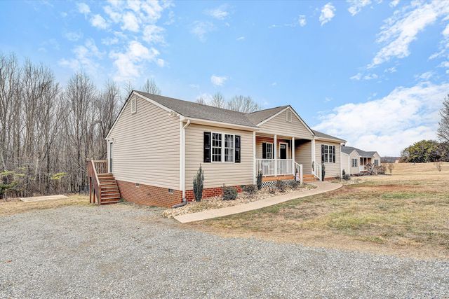 1188 AIRPORT RD, Moneta, VA 24121