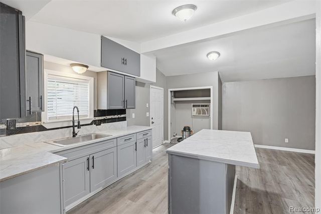 20604 Annapolis Street, Dearborn Heights, MI 48125